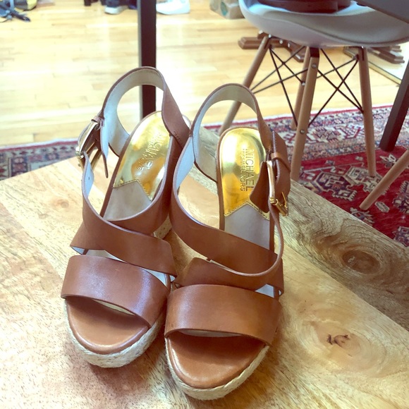 Michael Kors Giovanna tan leather wedge sandals - Picture 1 of 8